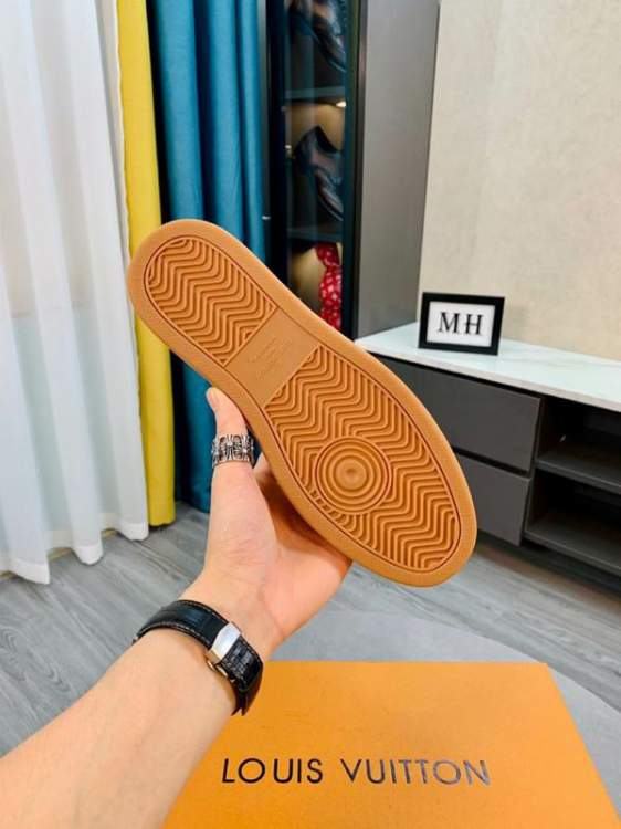 Picture of Louis Vuitton Shoes _SKULVsz38-44mnf032615284
